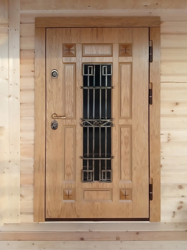 Утепленная дверь с ковкой