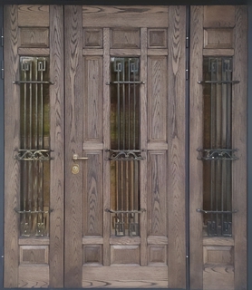 Входная коттеджная группа с терморазрывом, тремя стеклами и ковкой (отделка массивом)