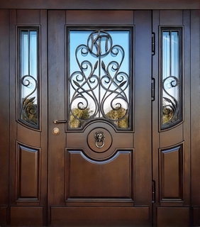 Парадная входная группа с терморазрывом, остеклением, ковкой и кнокером (МДФ шпон)
