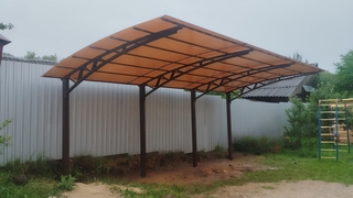 Навес полуарочный из оранжевого поликарбоната