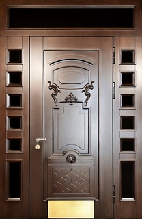 Парадная входная термодверь с остеклением и отбойником (МДФ с резьбой)